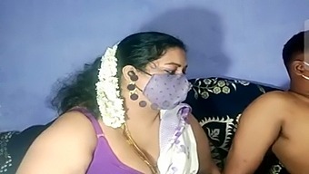 Soțul Indian Dorit Al Unei Femei Frumoase Și Grase Oferă Plăcere Orală