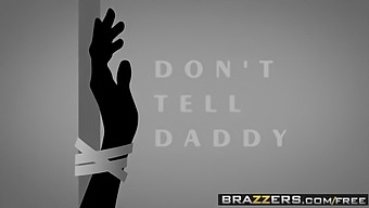 Eliza Jane과 Johnny Sins가 Brazzers의 Dont Tell Daddy 장면에서 큰 가슴과 성숙한 테마로 출연합니다