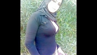 Amateur Turkish-Arabic-Asian Mix Photo Collection With Hijab 7