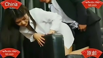 중국 모델이 손가락으로 자극을 받아 강렬한 쾌감을 경험합니다.