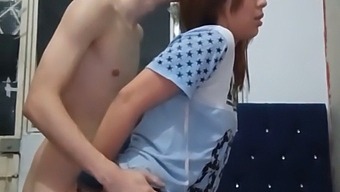 La Demi-Sœur Séduisante Initie Des Avances Sexuelles Avec Des Baisers, Et La Belle-Sœurs Colombienne Se Laisse Aller À Un Porno Espagnol Explicite