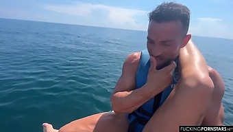 Wielki Kutas Mackenzie Mace Jest Oralny I Akcja Od Tyłu W Filmie Pov.