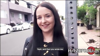 Emma Da Hitzefrei Se Conecta Com Um Cara Alemão Através De Um Aplicativo De Namoro
