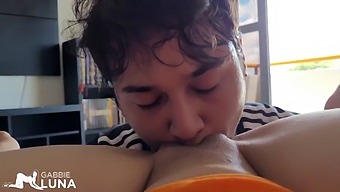 Gabbie Luna向熟练的人提供她的生殖器,进行强烈的渗透和射精!