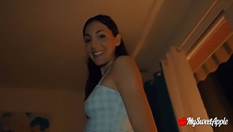 Naturlig Latina Tinder-Kamp Får En Uventet Creampie Efter Kondomløs Sex